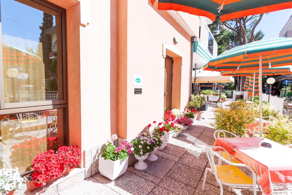 Hotel Paola Garden - Nuova Gestione Bellariva Di Rimini ภายนอก รูปภาพ